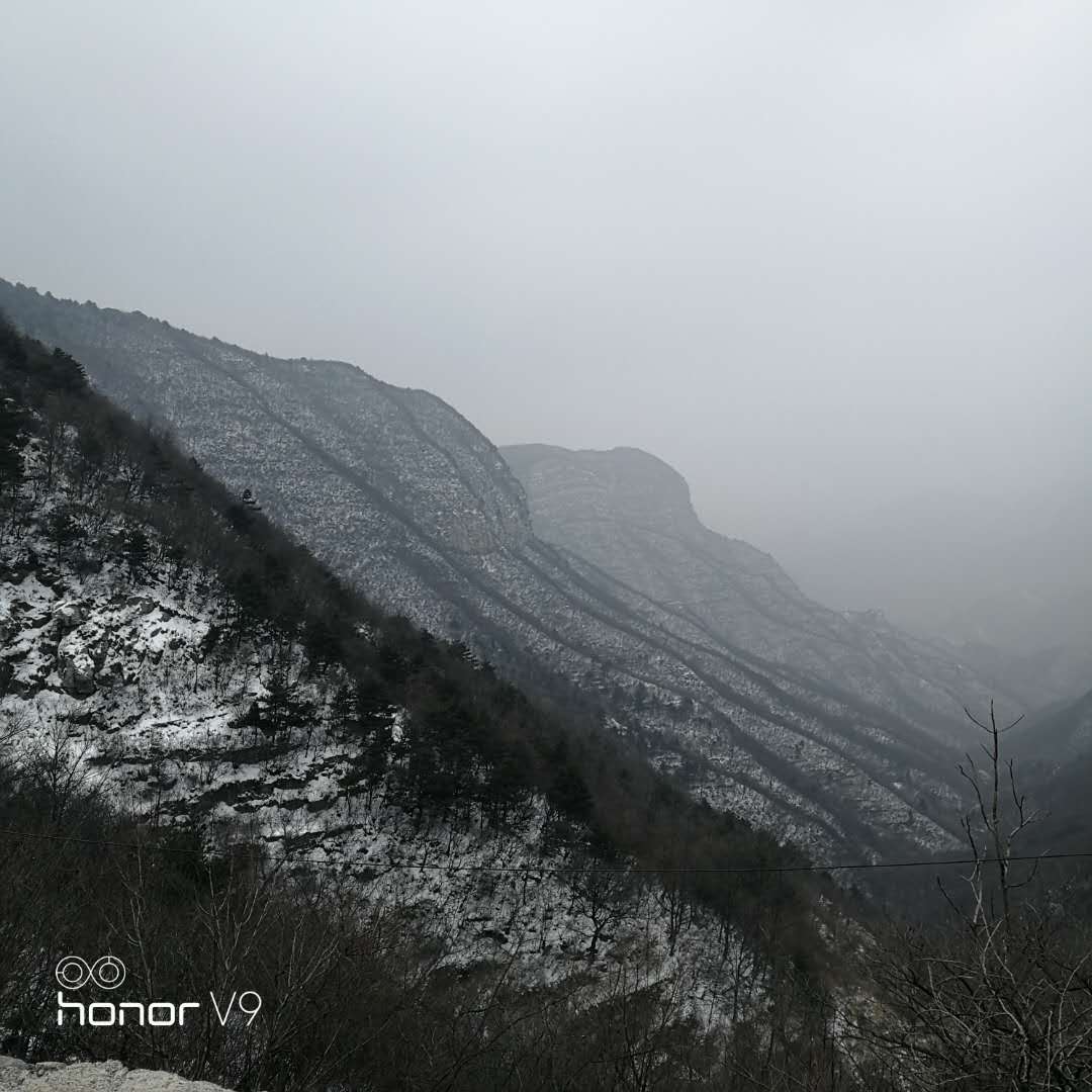 焦作市眾光耐酸瓷業(yè)有限公司開工前先去登登山，而且還是雪山
